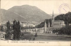 CPA Lourdes Le Grand et le Petit Jer La Basilique 