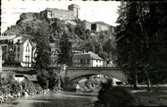 CPA Lourdes Le Chateau fort et le Gave 
