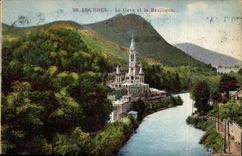 CPA Lourdes Le Gave et la Basilique 
