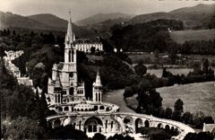 CPA Lourdes La Basilique vue du Chateau Fort 
