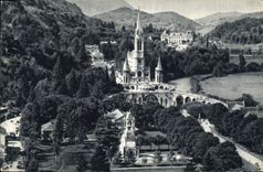 CPA Lourdes La Basilique et le Monument Interallie vus du Chateau Fort 