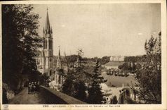 CPA Lourdes La Basilique et Entree du Calvaire 