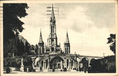 CPA Lourdes La Basilique vue de face 