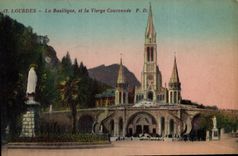 CPA Lourdes La Basilique et la Vierge Couronnee 