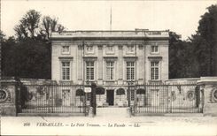 CPA Versailles Le Petit Trianon La Facade 
