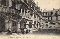 CPA Chateau de Pierrefonde Cour d'Honneur une Galerie 