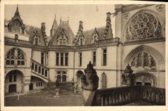 CPA Chateau de Pierrefonds Oise La cour d'Honneur 