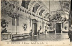 CPA Compiegne Le Chateau La Salle des Gardes 