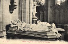 CPA Dreux Chapelle St Louis une vue des Tombeaux 