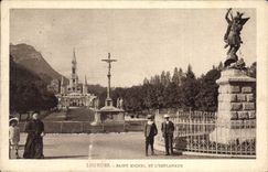 CPA Lourdes Saint Michel et l'esplanade 