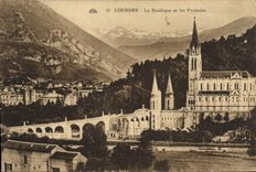 CPA Lourdes la Basilique et les Pyrenees 