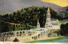 CPA Lourdes la Basilique vue de cote 