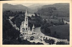 CPA Lourdes la Basilique vue du Chateau Fort 