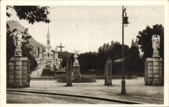 CPA Lourdes Entree de l'Esplanade 