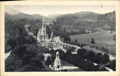 CPA Lourdes la Basilique et le Monument Interallie vus du Chateau fort 