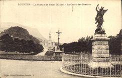 CPA Lourdes la Statue de Saint Michel la Croix des Bretons 