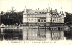 CPA Rambouillet le Parc le Chateau pris de l'Ile des poules 