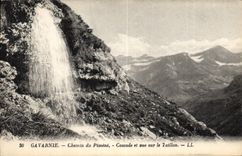 CPA Gavarnie Chemin du Pimene Cascade et vue sur le Taillon 
