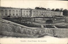 CPA Versailles Grand Trianon sur les Jardins 