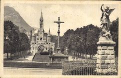 CPA Lourdes l'Esplanade et la Basilique 