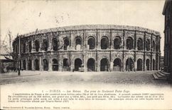 CPA Nimes Les Arenes Vue prise du Boulevard Victor Hugo 