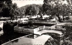 CPA Nimes Gard Jardin de la Fontaine Les Bains Romains 