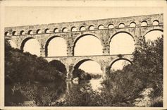 CPA La Douce France Nimes Gard Le Pont du Gard 