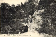 CPA Nimes Un Coin du Jardin de la Fontaine 