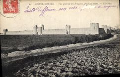 CPA Aigues Mortes Vue generale des Remparts prise au levant 
