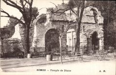CPA Nimes Temple de Diane 