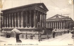 CPA Nimes La Maison Carree et le Theatre 