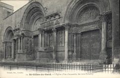 CPA St Gilles du Gard l'Eglise Vue d'ensemble des trois Portails 