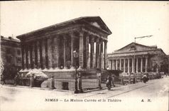 CPA Nimes La Maison Carree et le Theatre 