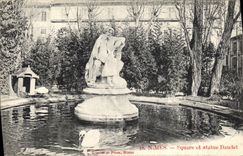 CPA Nimes Square et statue Daudet 