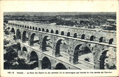 CPA Nimes Le Pont du Gard vu du sommet de la Montagne qui borde la rive droite du Gardon 