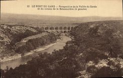 CPA Le Pont du Gard Perspective de la Vallee du Gardo et du coteau de la Balazauriere 