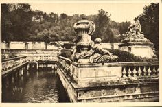 CPA La Douce France Nimes Gard Jardin de la Fontaine les Bains Romains 