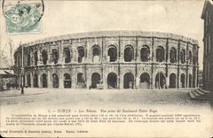 CPA Nimes les Arenes vue prise du Boulevard Victor Hugo 