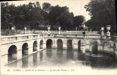 CPA Nimes Jardin de la Fontaine la Grande Piscine 
