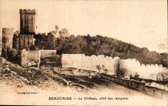 CPA Beaucaire le Chateau cote des remparts 