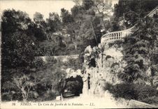 CPA Nimes un coin du jardin de la Fontaine 