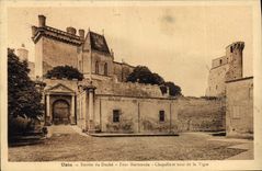 CPA Uzes Entree du Duche Tour Bermonde Chapelle et tour de la Vigie 