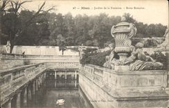CPA Nimes Jardin de la Fontaine Bains Romains 
