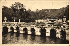 CPA La Douce France Nimes Gard Jardin de la Fontaine les Bains Romains 