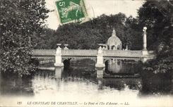 CPA Le Chateau de Chantilly le Pont et l'Ile d'Amour 
