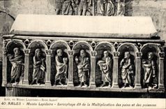 CPA Arles Musee Lapidaire Sarcophage dit de la Multiplication des pains et des poissons 