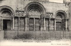 CPA Saint Gilles L'Eglise les trois portails 