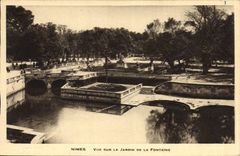 CPA Nimes Vue sur le Jardin de la Fontaine 