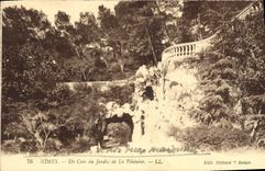 CPA Nimes Un coin du Jardin de la Fontaine 
