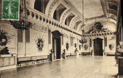 CPA Compiegne Le Chateau Salle des Gardes 